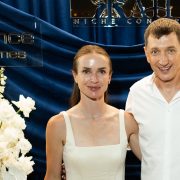 Носії: Нара Сміт приготувала салат у пухнастому костюмі Cultnaked