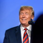 Картопля фрі від кандидата: Дональд Трамп пішов працювати у McDonald’s