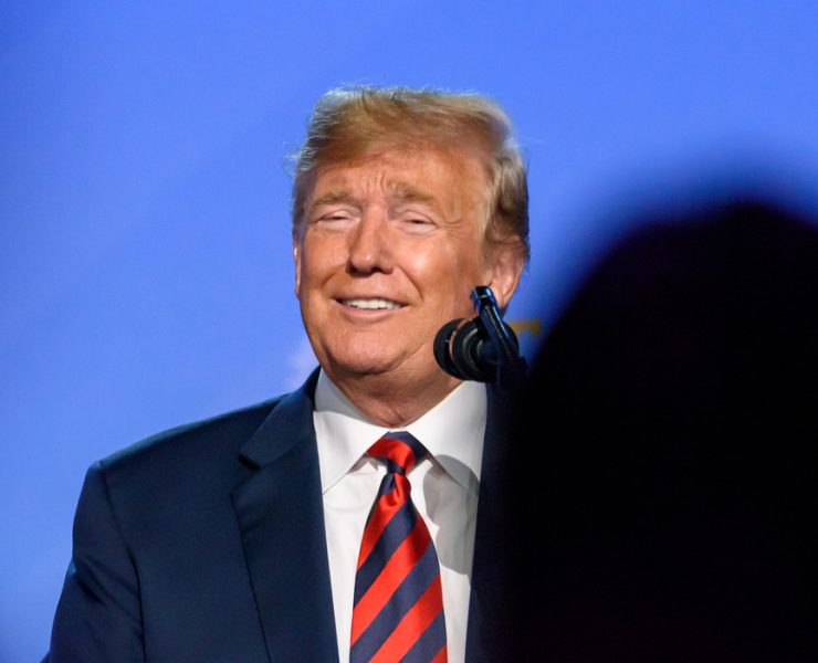 «Ти красива»: Дональд Трамп фліртував з журналісткою прямо на пресконференції