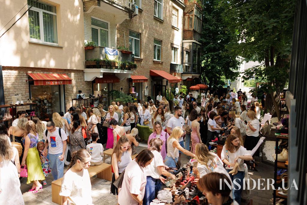 Зіркові лоти й багато музики: як минув благодійний маркет від the COAT