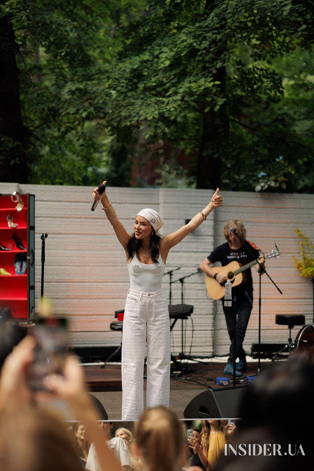 Зіркові лоти й багато музики: як минув благодійний маркет від the COAT