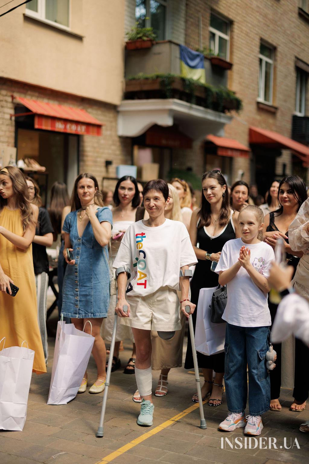 Зіркові лоти й багато музики: як минув благодійний маркет від the COAT