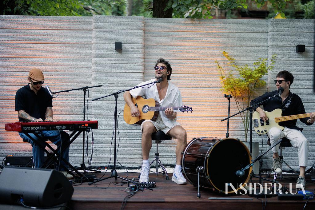 Зіркові лоти й багато музики: як минув благодійний маркет від the COAT