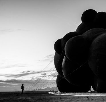 Песчаная буря уничтожила украинскую инсталляцию на Burning Man 2025
