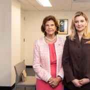 Ідеальна пара: Розі Гантінгтон-Вайтлі та Джейсон Стейтем на показі Burberry