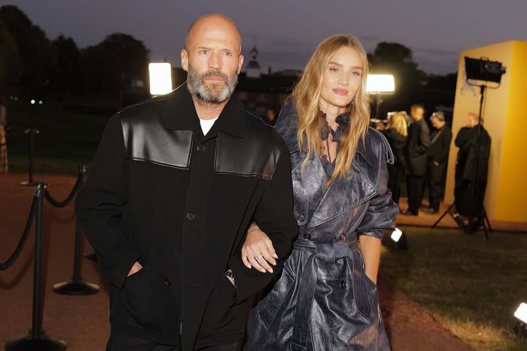 Ідеальна пара: Розі Гантінгтон-Вайтлі та Джейсон Стейтем на показі Burberry