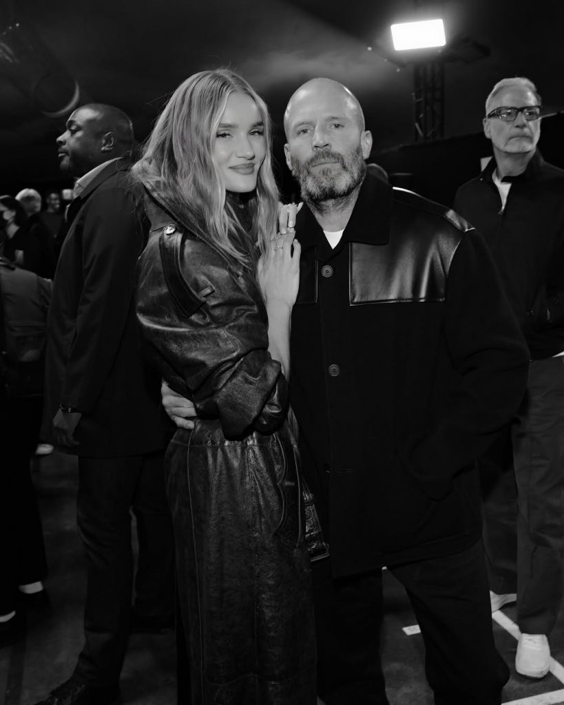 Ідеальна пара: Розі Гантінгтон-Вайтлі та Джейсон Стейтем на показі Burberry