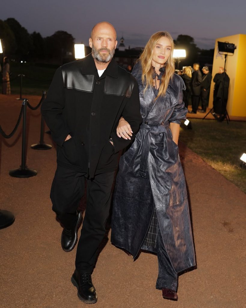 Ідеальна пара: Розі Гантінгтон-Вайтлі та Джейсон Стейтем на показі Burberry