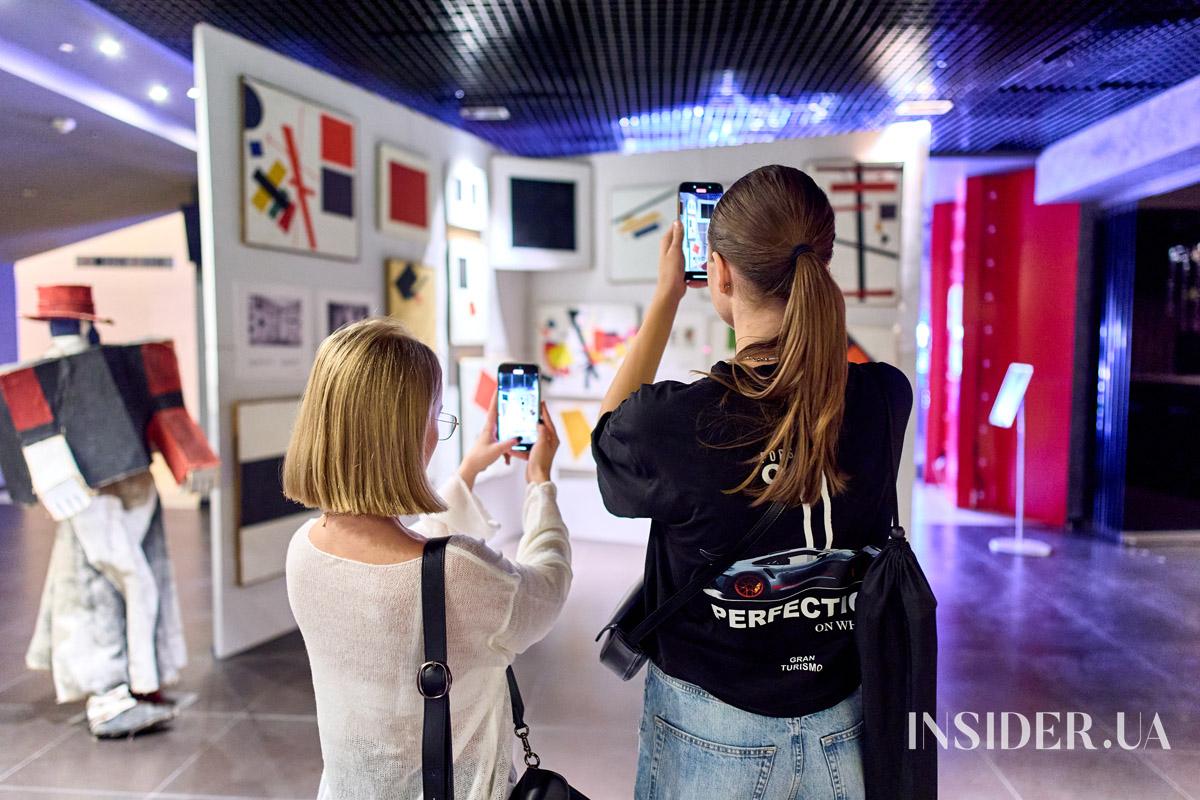 Святослав Вакарчук, Євген Янович та інші гості допрем’єрного показу фільму «Малевич»