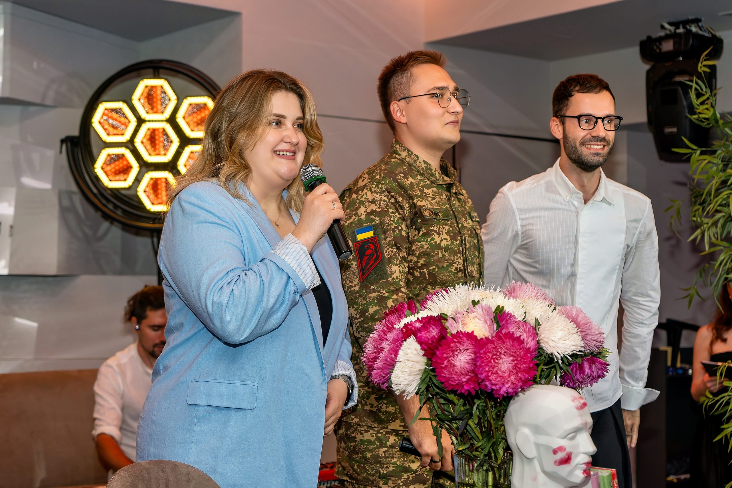 «Читай серцем»: Макс Девізоров, Валерія Ходос та інші зірки згадали школу на вечорі Нацгвардії