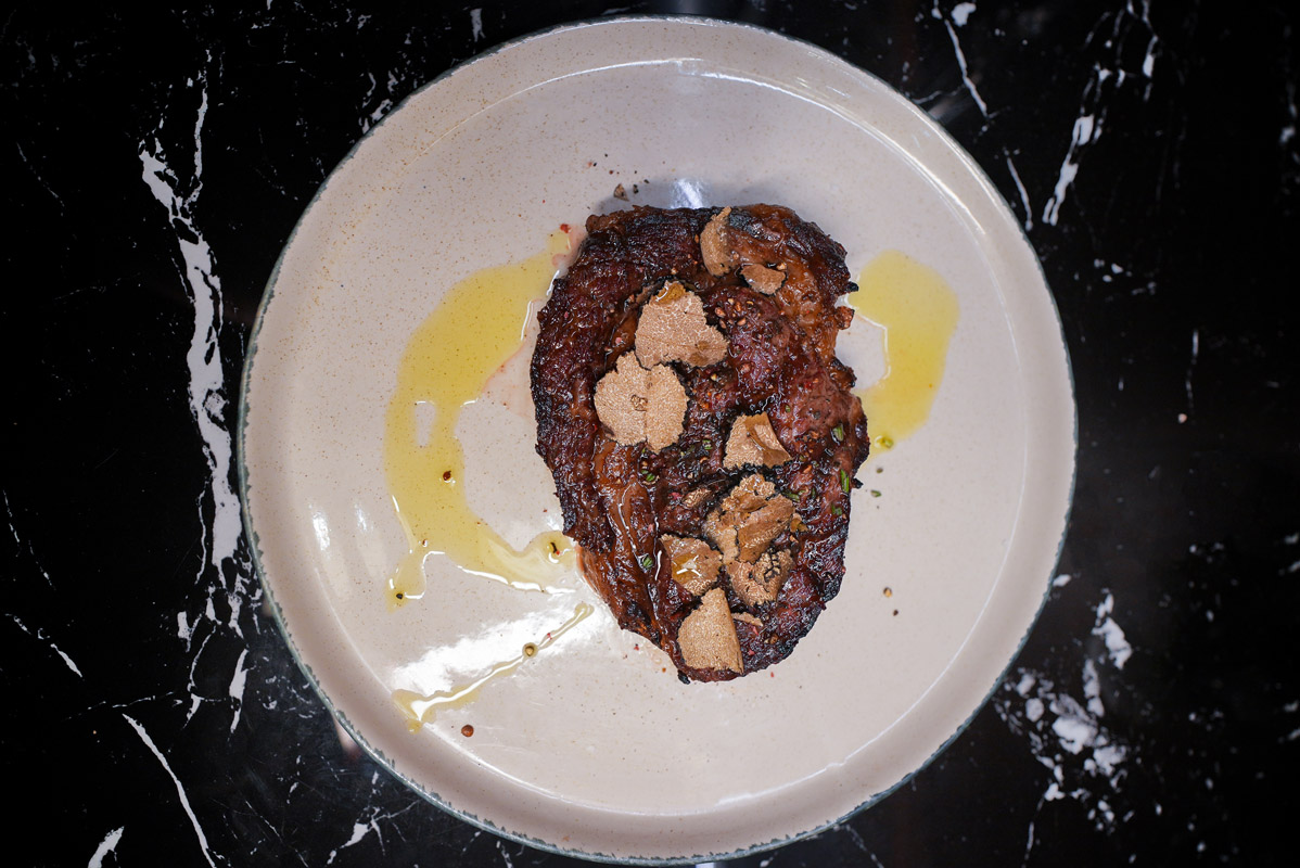 Трюфельний рібай і винні пари: як минула ексклюзивна вечеря Truffle Steak Night