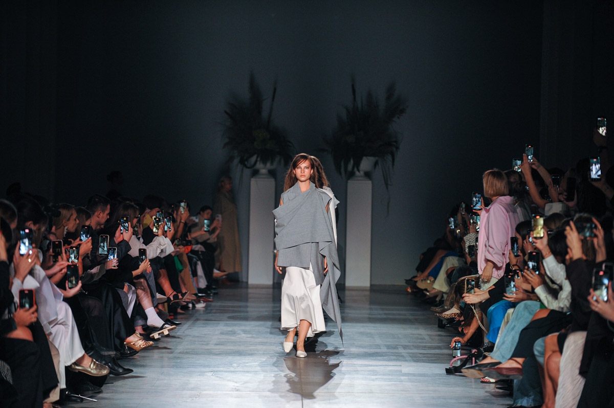 Мода, що цвіте під сиренами: як минув четвертий день Ukrainian Fashion Week SS&#8217;26