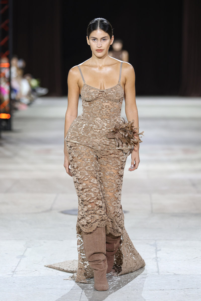 Історія любові під куполом моди: незабутній фінал Ukrainian Fashion Week SS&#8217;26