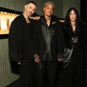 Возраст не помеха: 79-летняя Шер вышла в свет с 39-летним бойфрендом