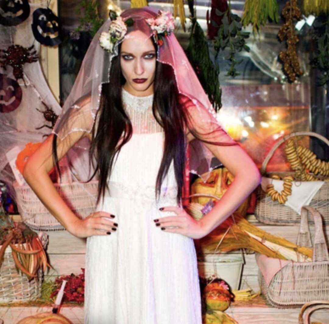 Архивные кадры: Катя Осадчая показала свои креативные наряды на Хэллоуин