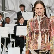 В духе боди-арта: Майли Сайрус стала лицом Maison Margiela