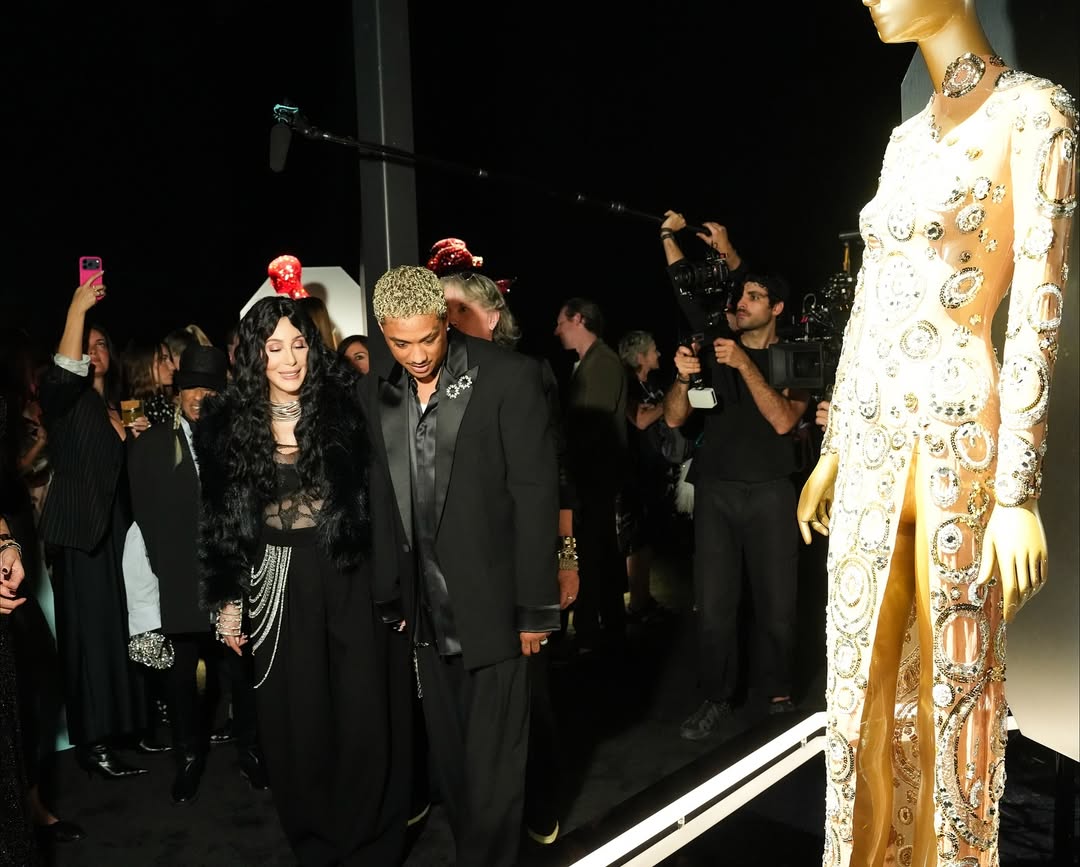 Возраст не помеха: 79-летняя Шер вышла в свет с 39-летним бойфрендом