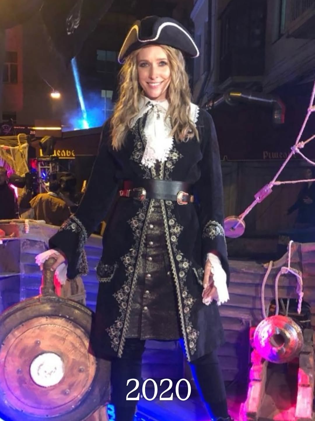 Архивные кадры: Катя Осадчая показала свои креативные наряды на Хэллоуин