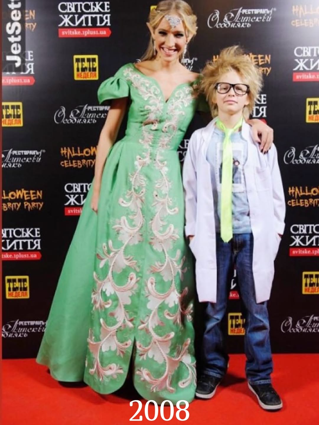 Архивные кадры: Катя Осадчая показала свои креативные наряды на Хэллоуин