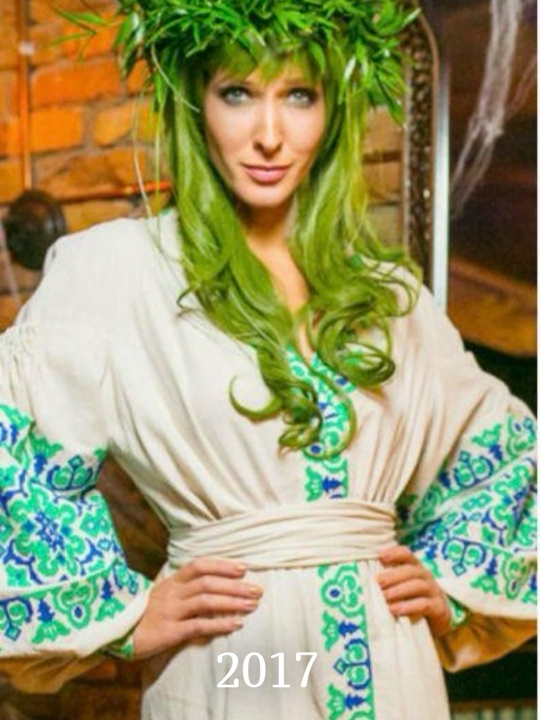 Архивные кадры: Катя Осадчая показала свои креативные наряды на Хэллоуин