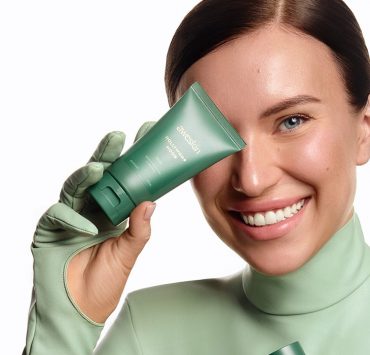 Мінімалізм зі змістом: як Дарія Волошина будує б’юті-рутину без зайвого