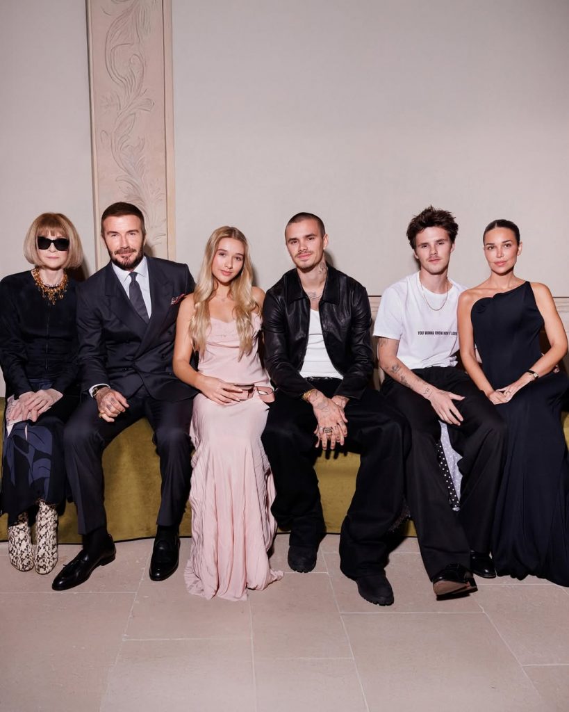 Семья Бекхэмов и Анна Винтур в front row шоу Victoria Beckham