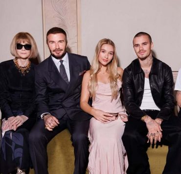 Семья Бекхэмов и Анна Винтур в front row шоу Victoria Beckham