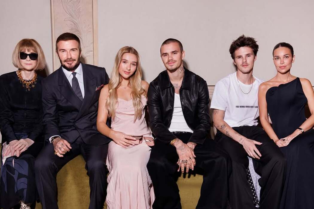 Семья Бекхэмов и Анна Винтур в front row шоу Victoria Beckham