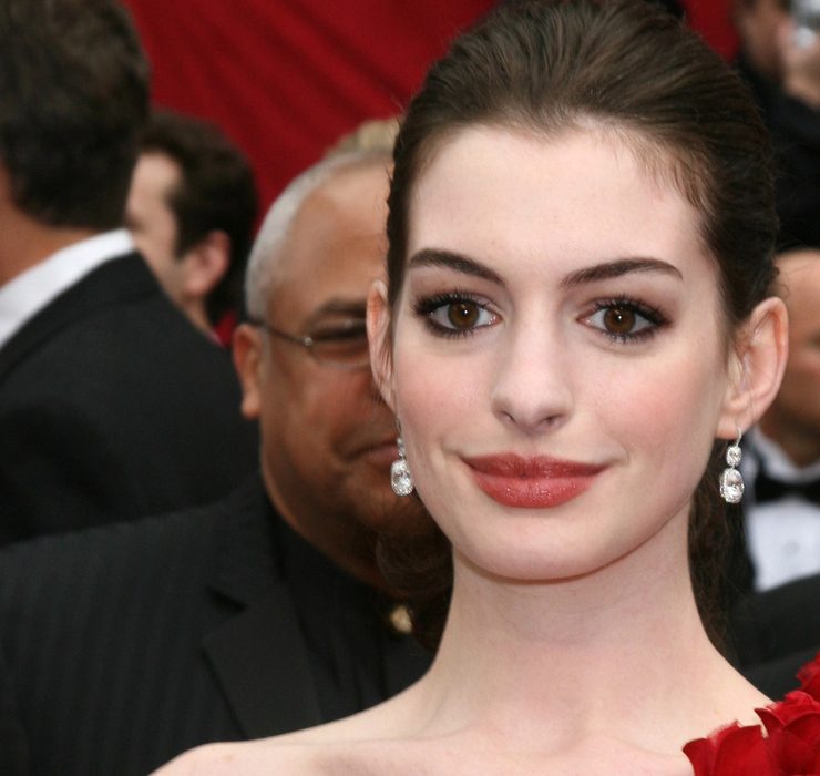 Редкий выход: Энн Хэтэуэй с мужем на гала-вечере в Нью-Йорке