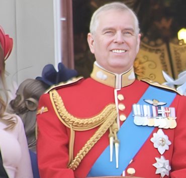 Принца Эндрю лишили титула и выселили из королевской резиденции