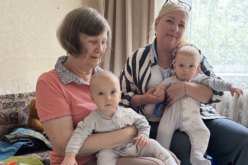 Как помочь детям, которых воспитывают бабушки и дедушки: присоединяемся к проекту «Кошик для родини»