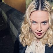 Замечено: звезда «Бумажного дома» Хайме Лоренте в костюме Andreas Moskin