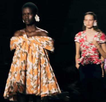 Цветочный принт и сумки на цепочке в коллекции Chloé SS’26