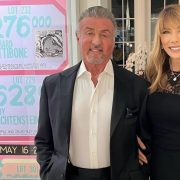 Звезда сериала «Корона» Ванесса Кирби впервые стала мамой
