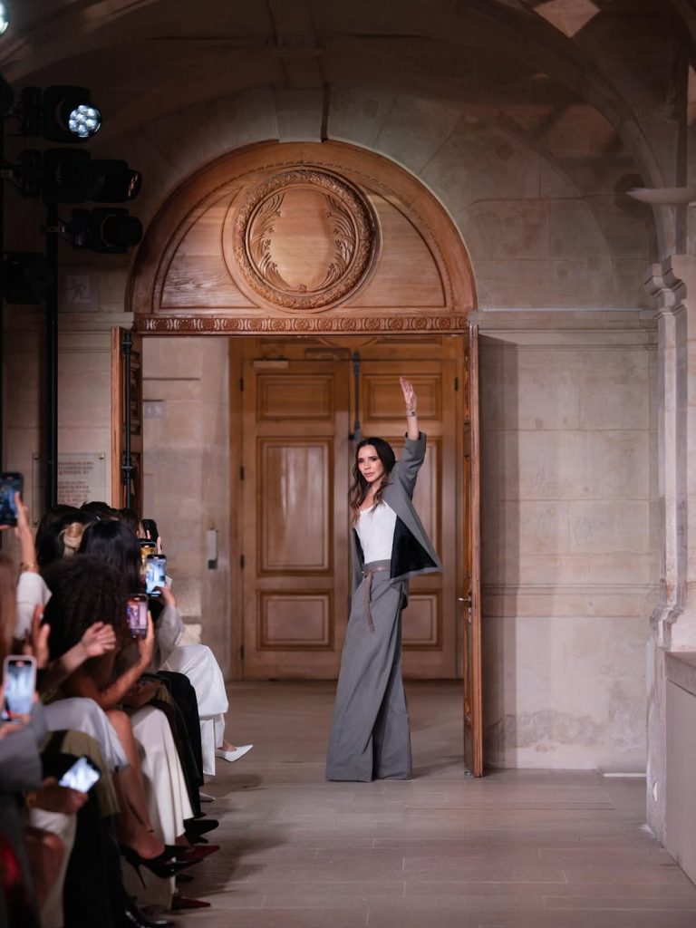 Семья Бекхэмов и Анна Винтур в front row шоу Victoria Beckham