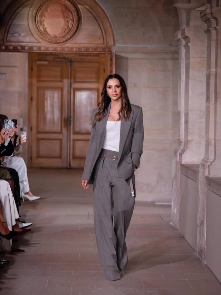 Семья Бекхэмов и Анна Винтур в front row шоу Victoria Beckham