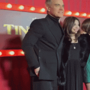 В клетчатом платье: Кейт Миддлтон посетила детский благотворительный фонд Анны Фрейд