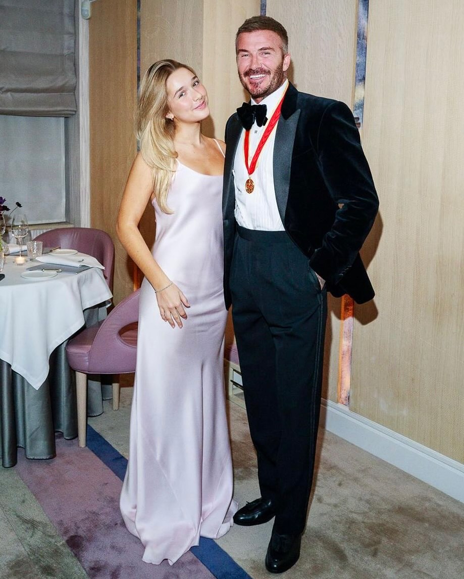 Как Дэвид Бекхэм отметил посвящение в рыцари вместе с семьёй