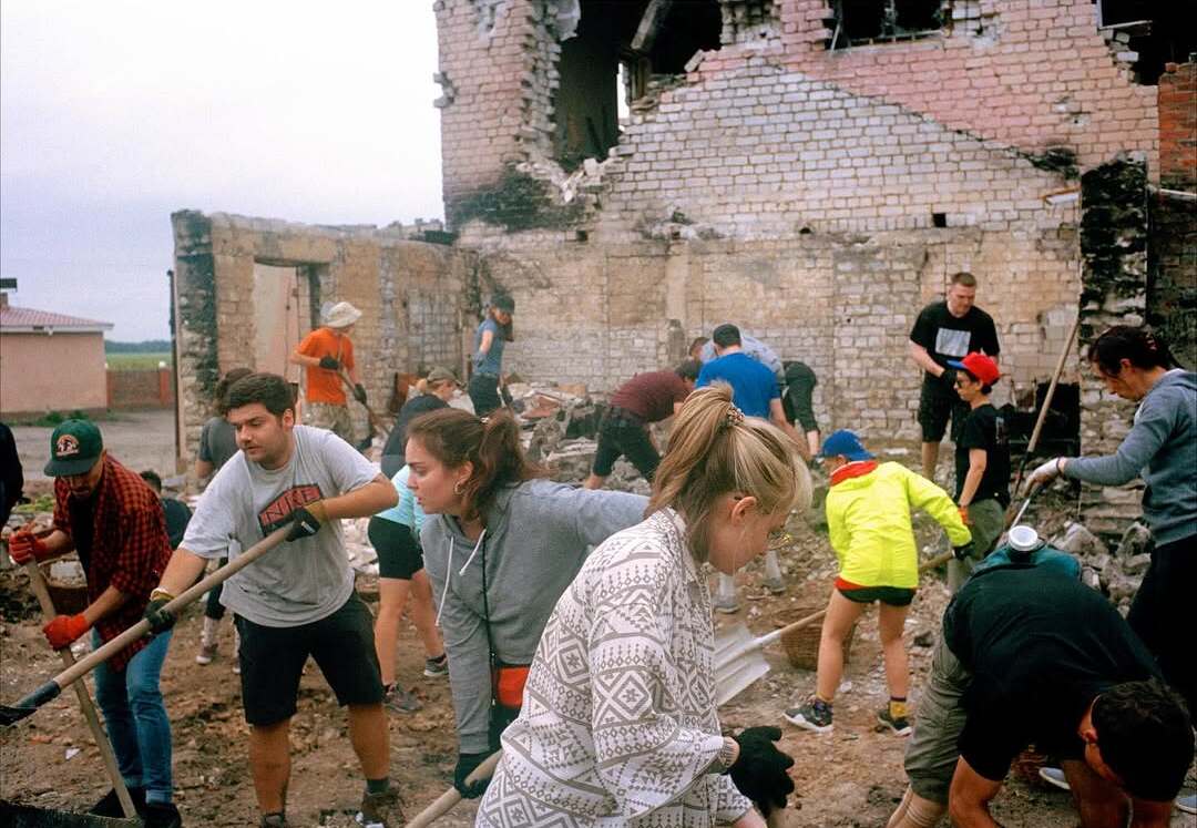 Анджелина Джоли посвятила пост в Instagram поездке в Украину