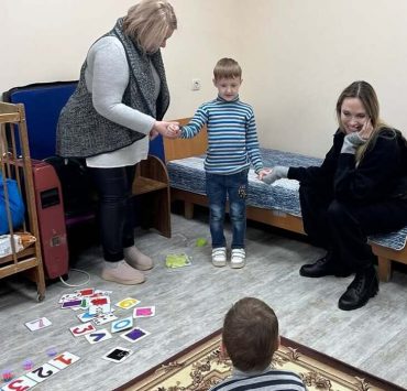 Анджелина Джоли посвятила пост в Instagram поездке в Украину