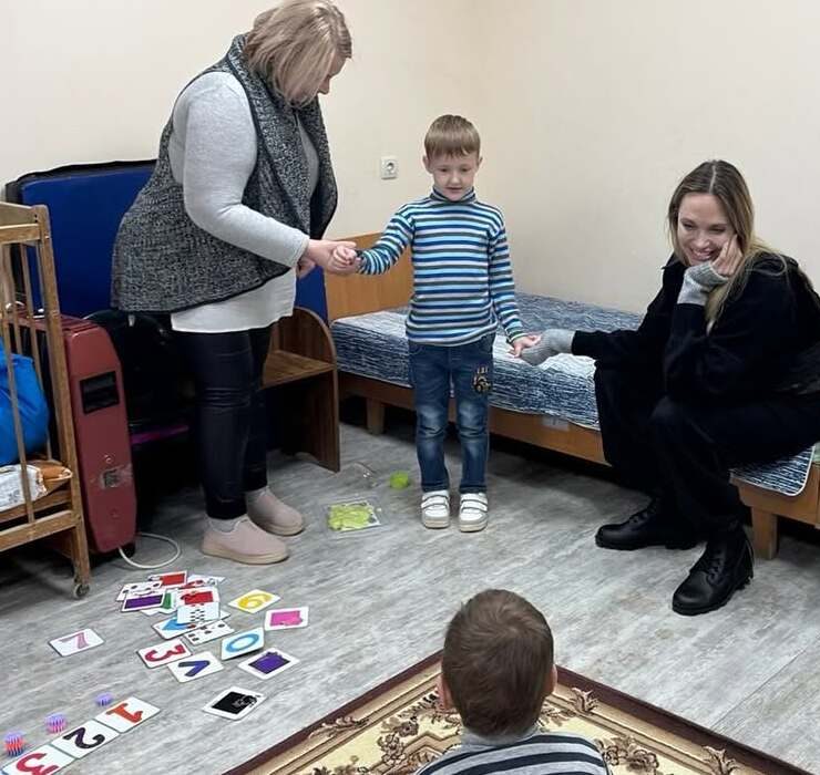 Анджелина Джоли посвятила пост в Instagram поездке в Украину