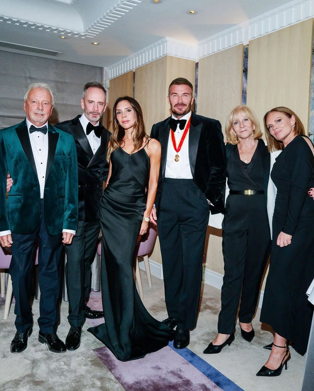 Как Дэвид Бекхэм отметил посвящение в рыцари вместе с семьёй