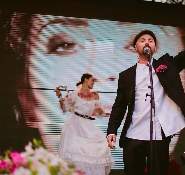 Фронтмен группы Adam впал в кому