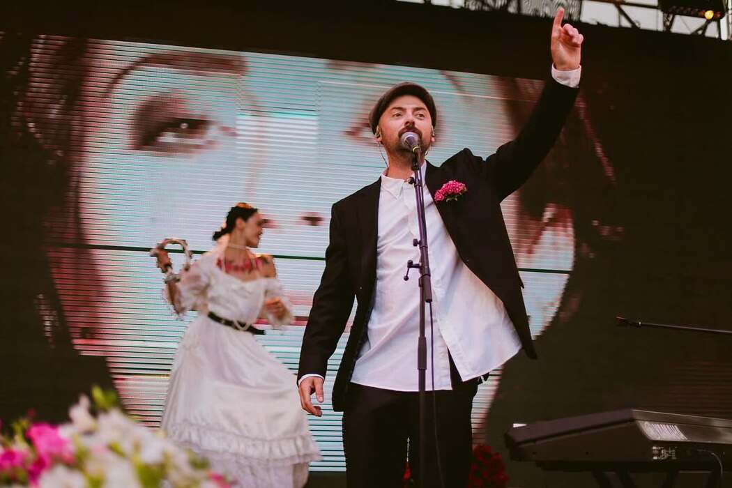 Фронтмен группы Adam впал в кому