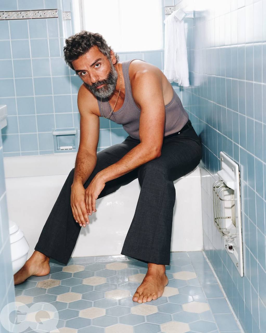 Оскар Айзек стал мужчиной года по версии GQ