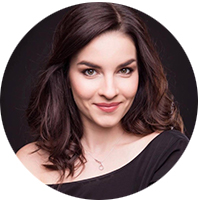 Репетиції під обстрілами, сміх і сльози: «Три швидкі та модні у цьому сезоні перукарки» на сцені Молодого театру