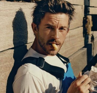 Джонатан Бейли — самый сексуальный мужчина года по версии People