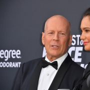 Брюс Вілліс та Емма Геммінг відзначили 16 річницю стосунків