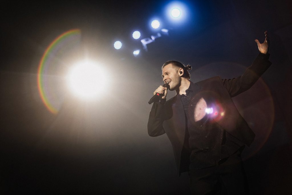 Ефект кіно та дебют балету: як минув концерт CHEEV у Києві