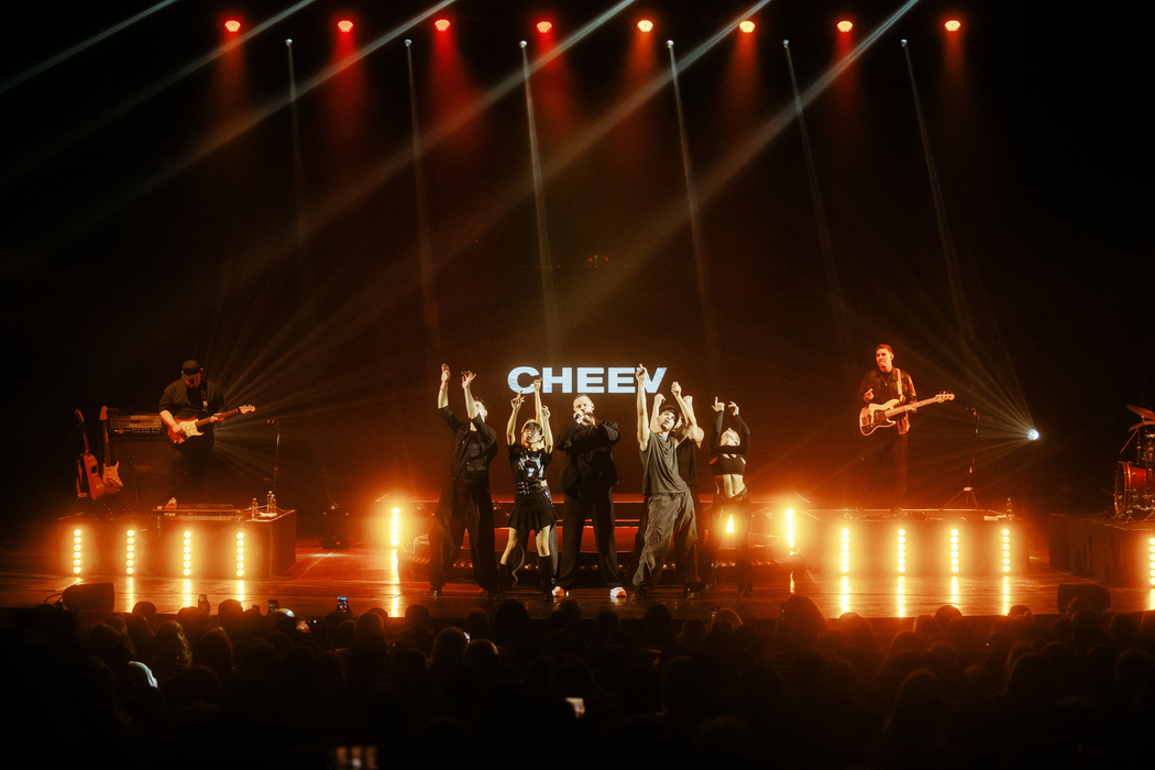 Ефект кіно та дебют балету: як минув концерт CHEEV у Києві